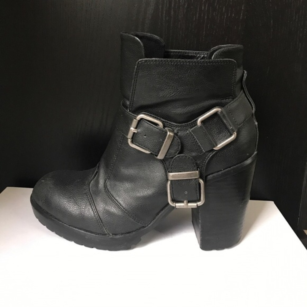 DV by Dolce Vita Black Booties